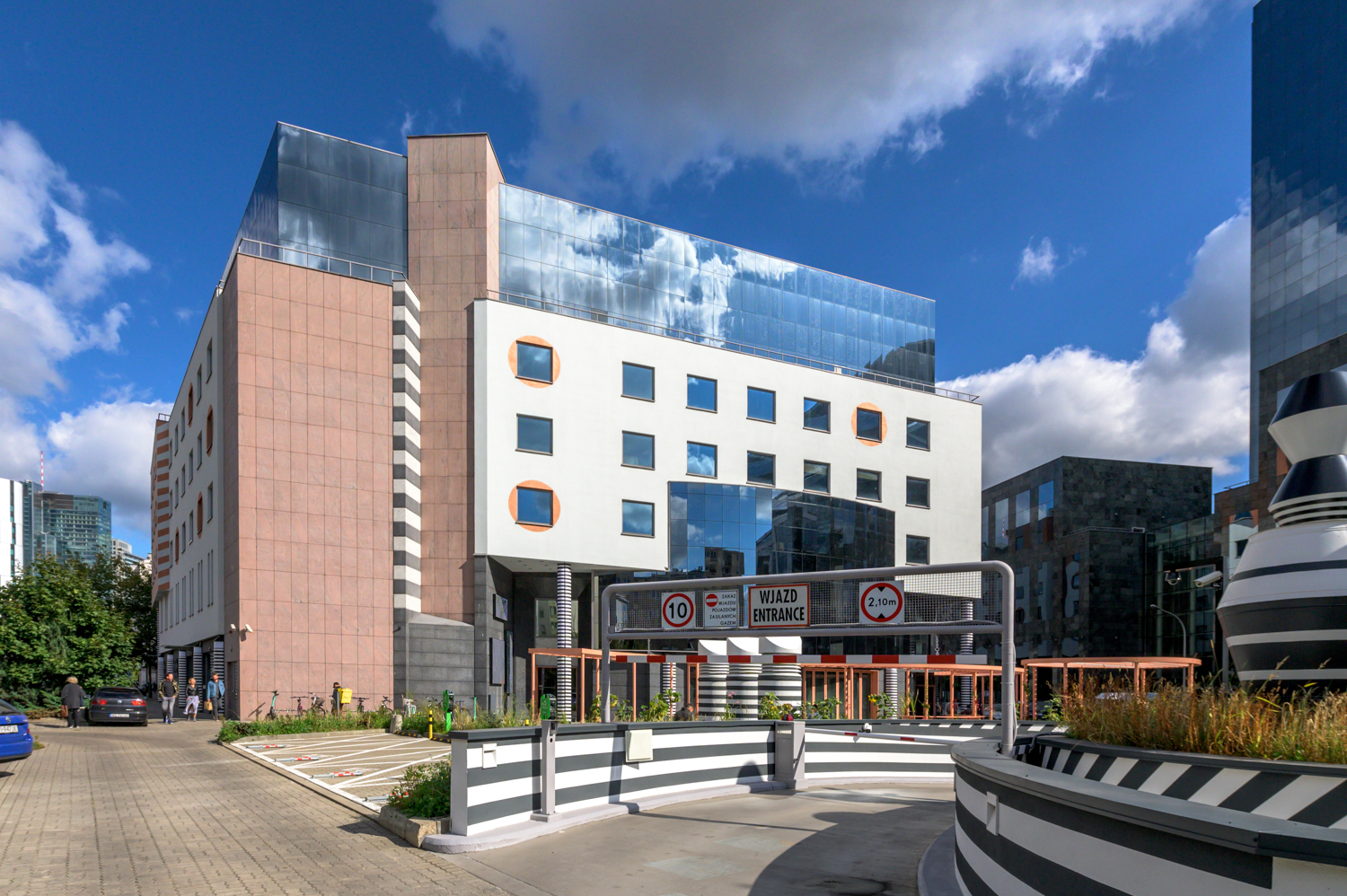 Zdjęcie architektury budynku Aktyn (obecnie Chmielna 134 Business Office Center)